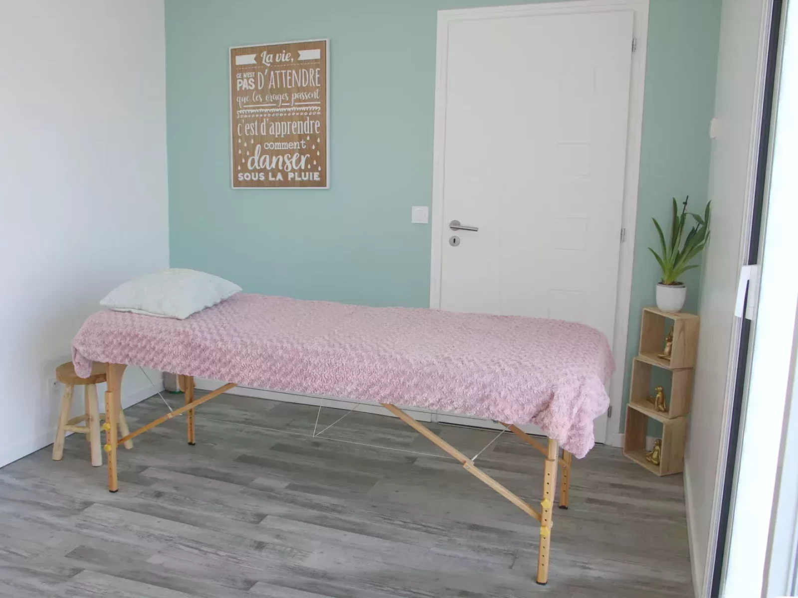 reiki apaisement calme – sophrologie- la boissière de montaigu – julie douet Retrouver de la vitalité, de l'apaisement et et du calme. Aidants, accompagnants, enseignants, professeurs -Sophrologie et reiki – Montaigu